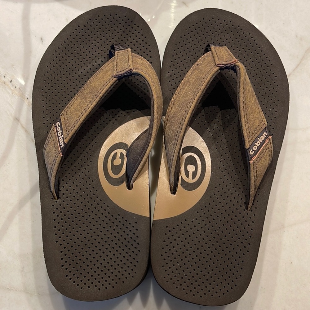 Cobian boys leather flip flops